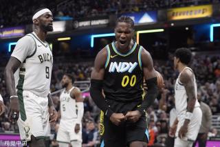 边线发球时 边线发球时